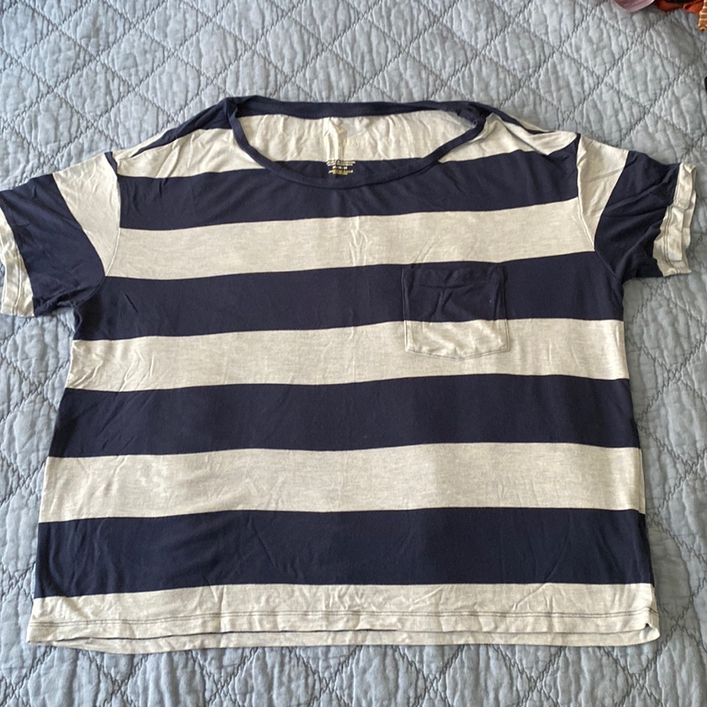 American eagle cropped tshirt